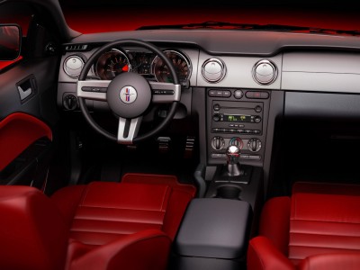 2005-Ford-Mustang-GT-studio-dash-1600x1200.jpg